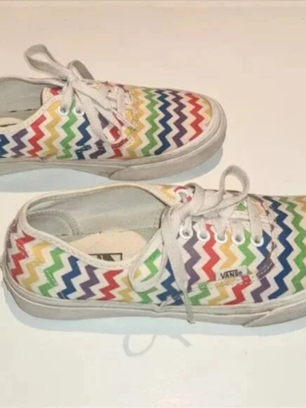 Vans Off the Wall Rainbow Zig Zag Women size 7.5 Sneakers